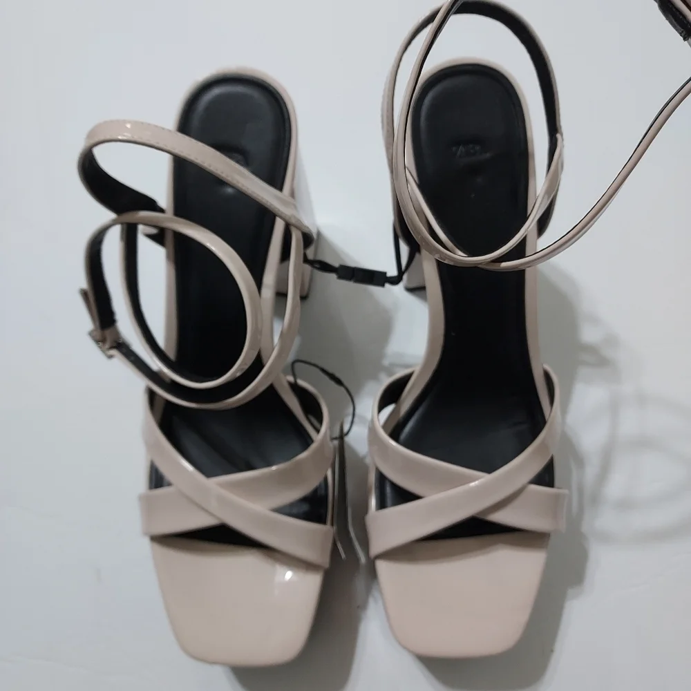 PATENT heeled platform sandals